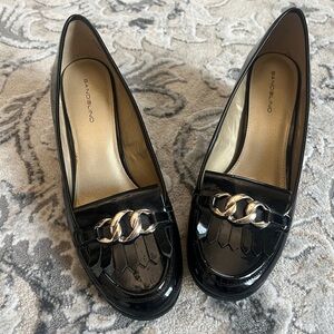 Bandolino Black Patent Loafers with Gold Chain Accent 10M